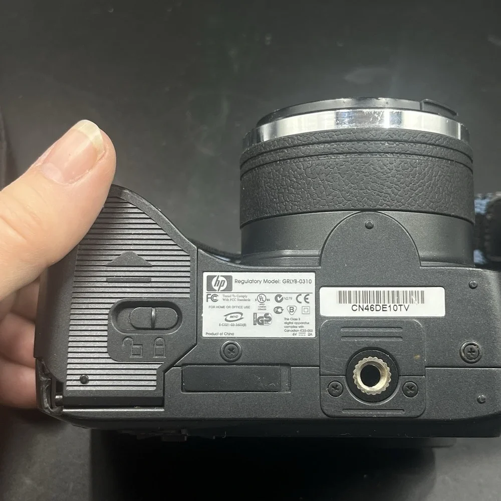 HP PhotoSmart‎ 945 5.3MP Digital Camera 8xOptical Zoom GRLYB-0310 w/ Accessories